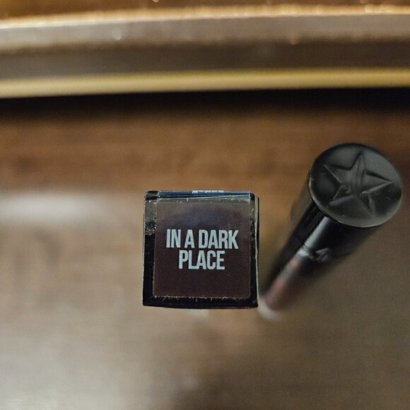 Jeffree Star Supreme Gloss in In A Dark Place (NIB) - Picture 5 of 6